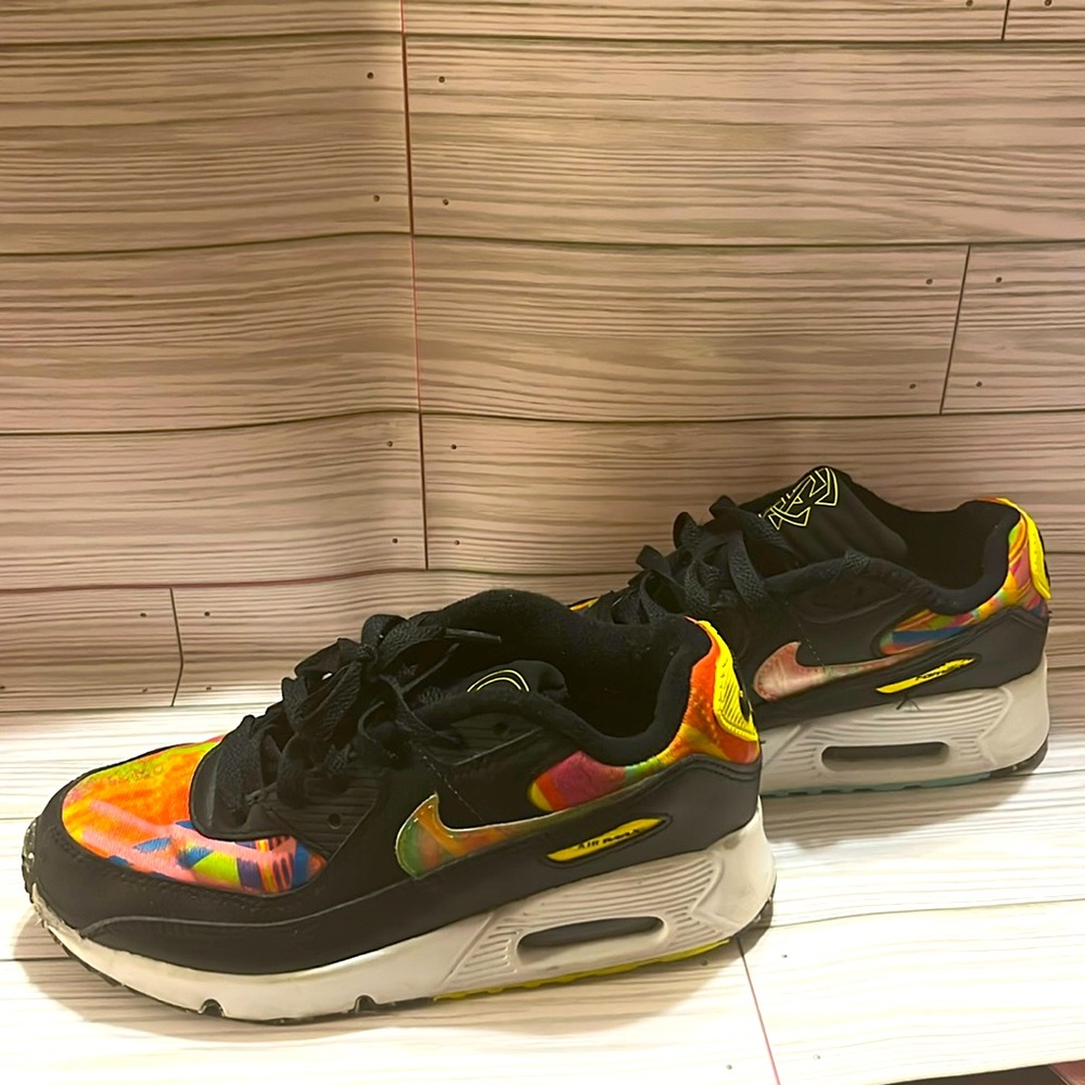 Kids NIKE AIR MAX NE Marque pas size 3Y black and multi color sneakers